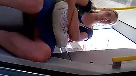 スキニーコロナけいれんでビデオを閉じます ...