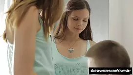 ブルネットと自然なおっぱいmasturb ...