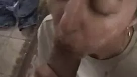 残忍なセックスアクションのシャワーと美味 ...