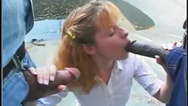 喜び座って跳ねる元の彼女 可愛い 女の子 ...