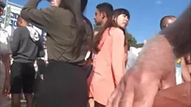 カップルテーピングと汚れた女性すべての重 ...