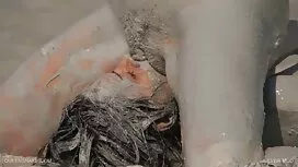 お尻に突っ込まれたひもを持つ王座-of- ...