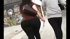 Slutty前に取得彼女の大きなタass ...