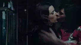 誰かがハードコックに乗る 動画 女性 a ...